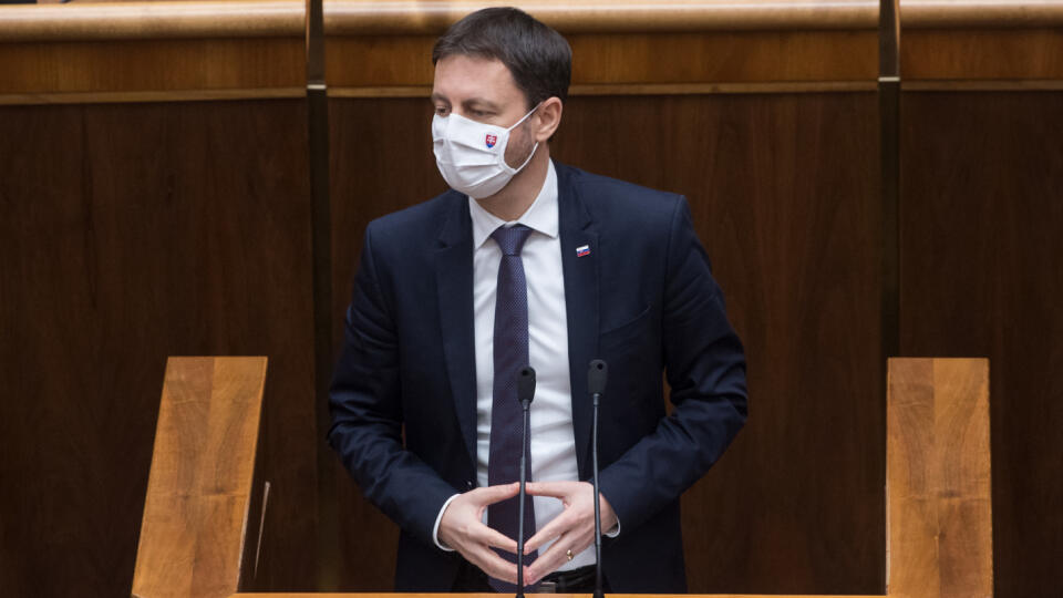 Na snímke minister financií SR Eduard Heger (OĽaNO) počas 18. schôdze parlamentu v Bratislave v utorok 24. novembra 2020. FOTO TASR - Martin Baumann