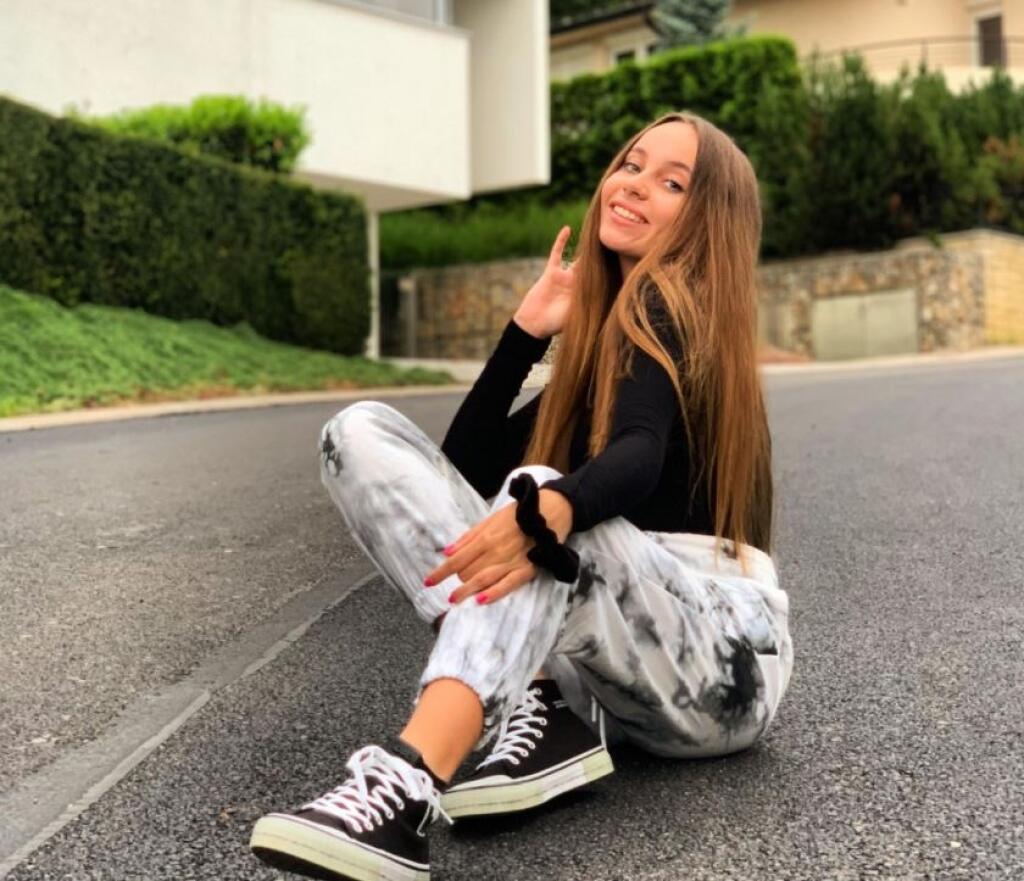 Zara Demitrová sa venovala atletike.