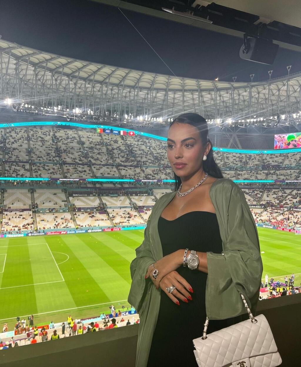 Výraz v tvári hovoril jasne. Georgina bola nesmierne nazúrená. Neodpustila si ani egoistický popis na Instagrame:
