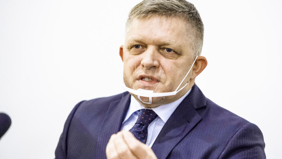 Na snŪmke predseda strany Smer-SD Robert Fico poŤas tlaŤovej konferencie na tťmu: PokraŤovanie rozhovorov z poĺovnŪckej chaty v Bratislave 26. novembra 2021. FOTO TASR - Jaroslav NovŠk