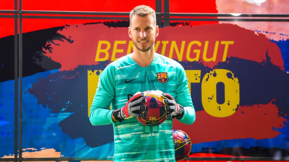 Brankár tímu FC Barcelona Neto si na tréningu zranil zápästie.