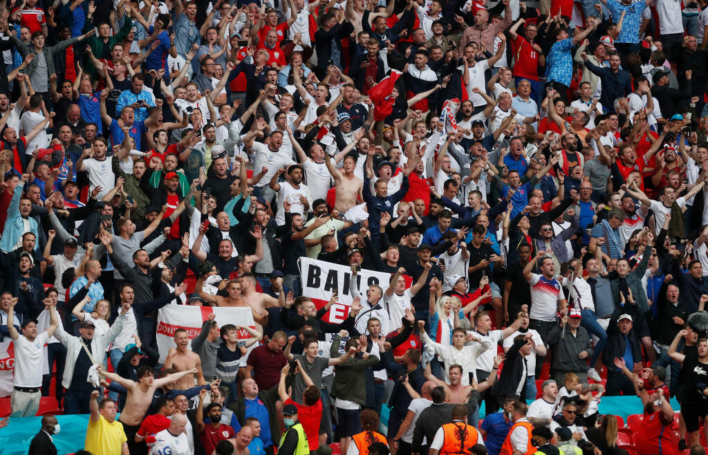 Na londýnskom Wembley sledovalo triumf Anglicka nad Nemeckom vyše 40.000 divákov.