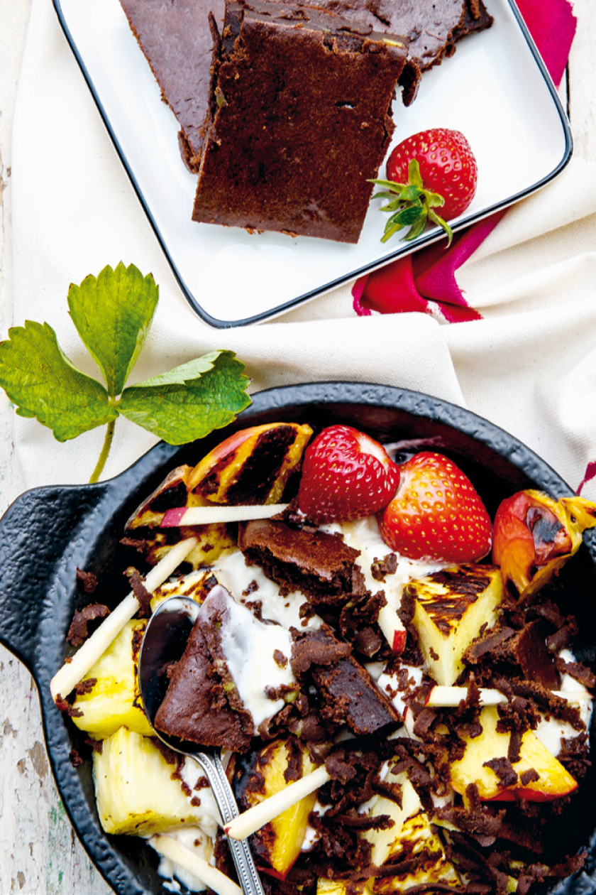 Brownies s grilovaným ovocím a mascarpone