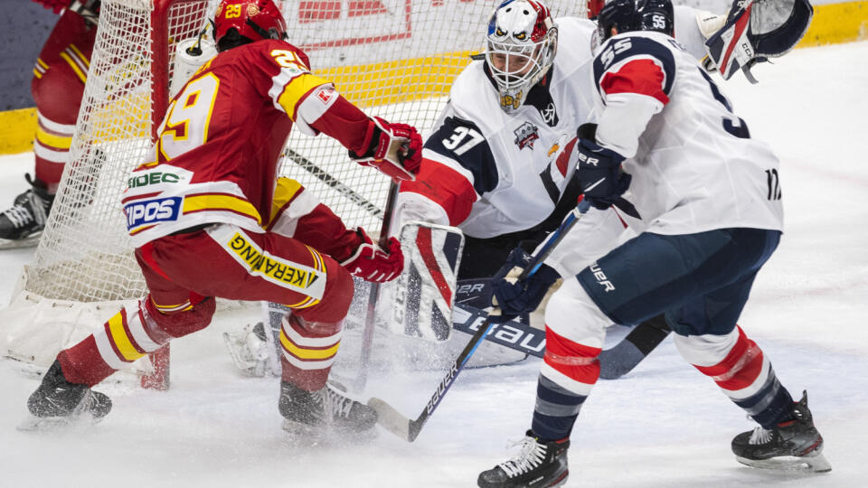 HK Dukla Trenčín - HC Slovan Bratislava.