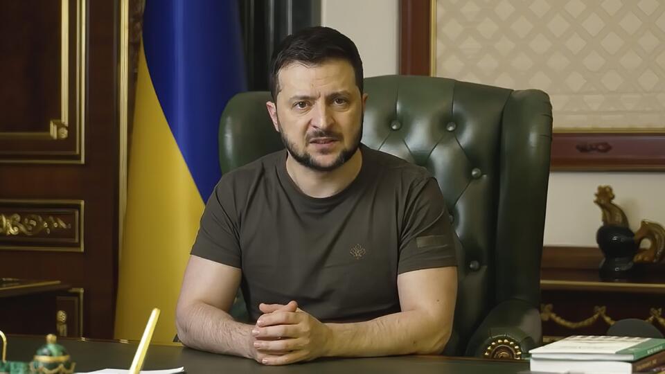 JB 8 Kyjev - Na snímke z videa ukrajinský prezident Volodymyr Zelenskyj rozpráva z Kyjeva 20. apríla 2022. FOTO TASR/AP
In this image from video provided by the Ukrainian Presidential Press Office, Ukrainian President Volodymyr Zelenskyy speaks from Kyiv, Ukraine, Wednesday, April 20, 2022. (Ukrainian Presidential Press Office via AP)
