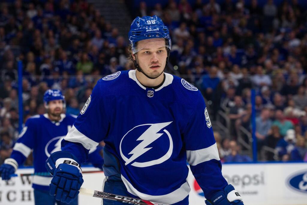 Michail Sergačov po obhajobe Stanley Cupu pokľakol aj pred svojou priateľkou.