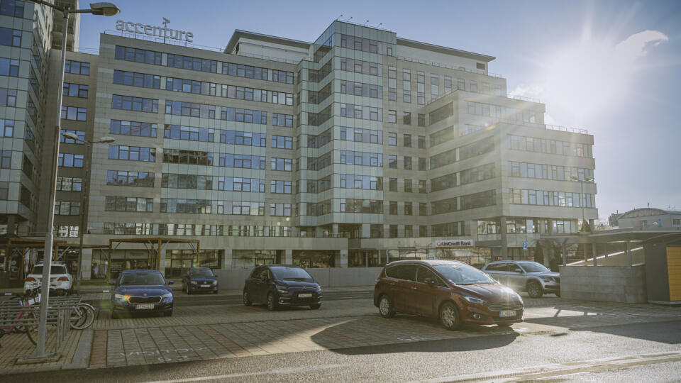 Na snímke bratislavské sídlo spoločností Arca Investments, a.s. a Arca Capital Slovakia, a.s. v Bratislava Business Center V.