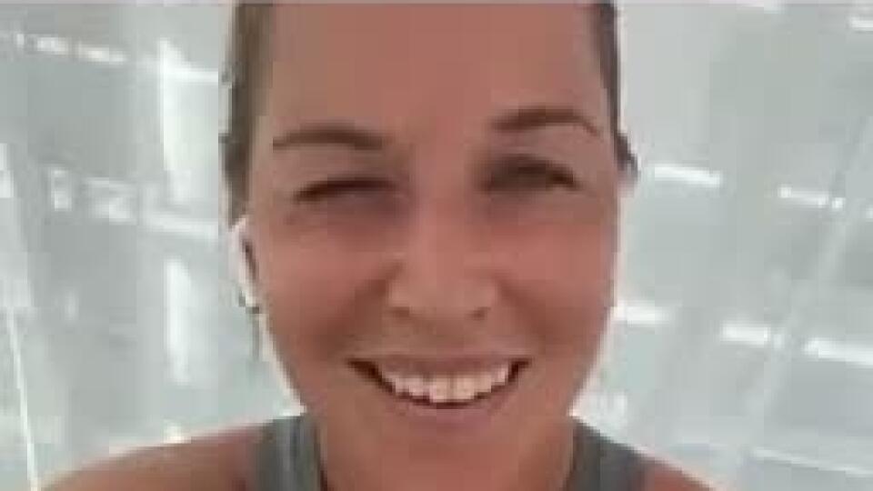 VIDEO Dominika Cibulková odhalila bruško: Buduje tehličky!