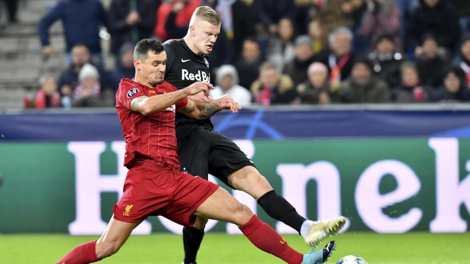 Futbalisti FC Liverpool postúpili z E-skupiny do osemfinále Ligy majstrov.