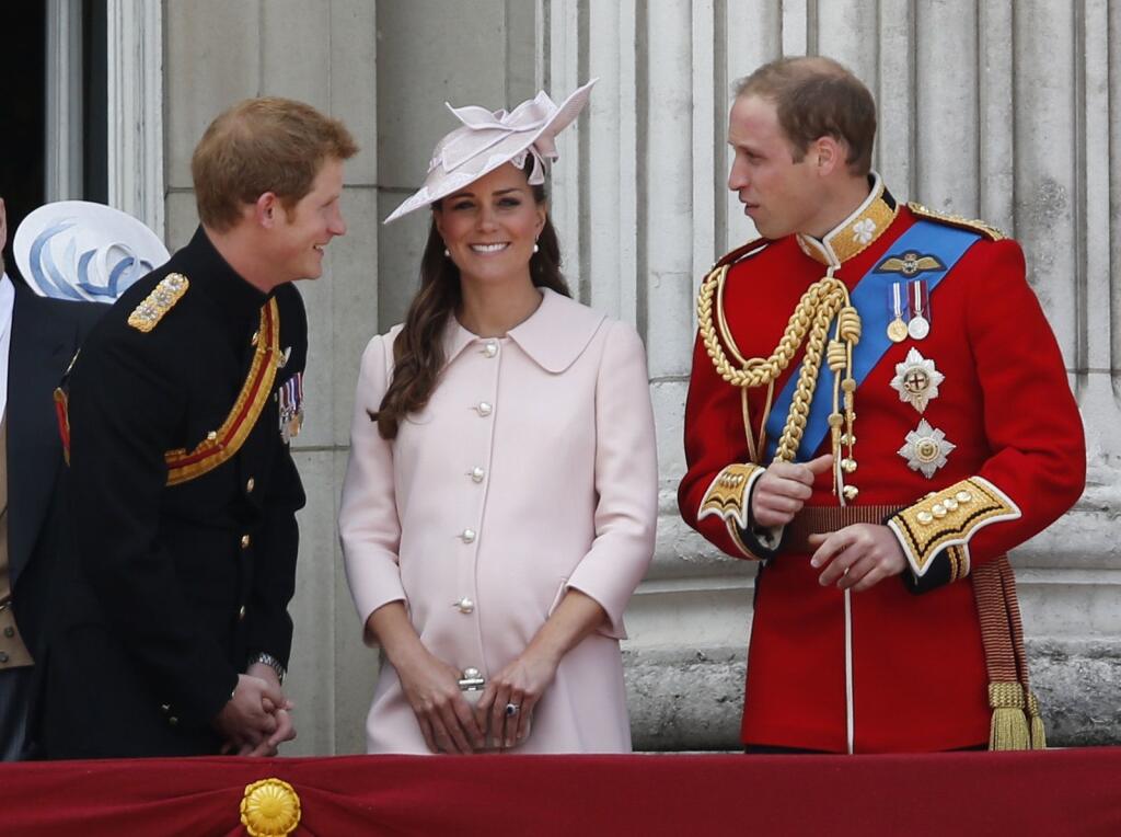 Kate si doberali obaja princovia - Harry (vľavo) a manžel William-