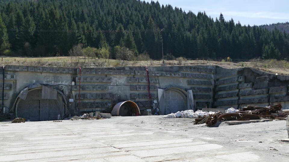 Na snímke západný portál tunela Višňové na úseku D1 Lietavská Lúčka - Višňové - Dubná skala dňa 16. apríla 2020. FOTO TASR - Erika Ďurčová