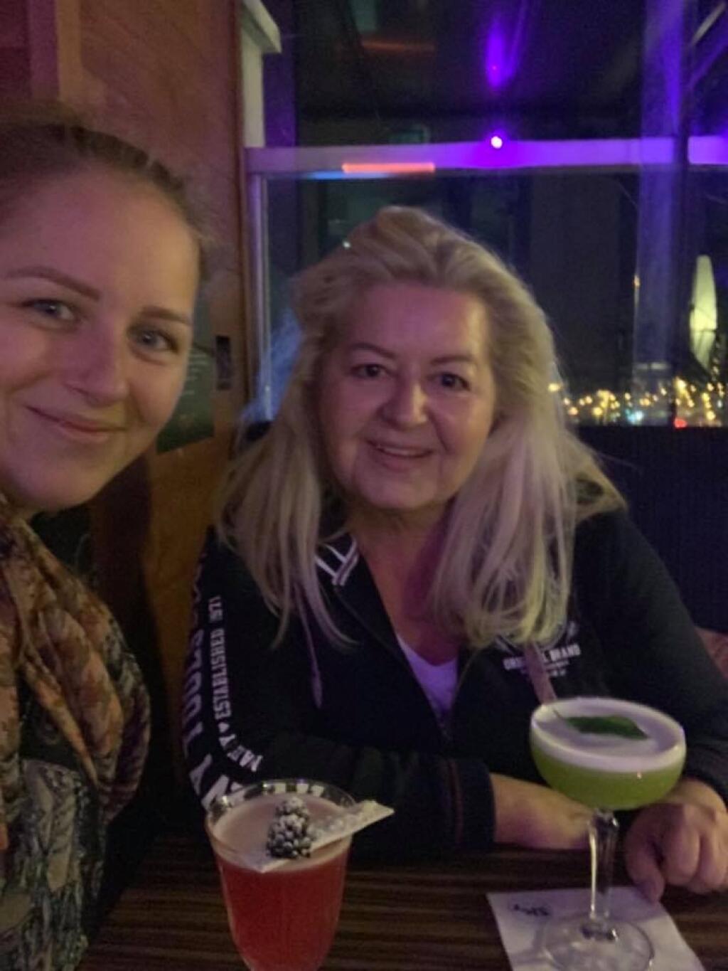 Mama Dušana Pašeka ml. Alexandra je pre dcéru Sašu najlepšia kamarátka. Dnes spolu prežívajú obrovský žiaľ.