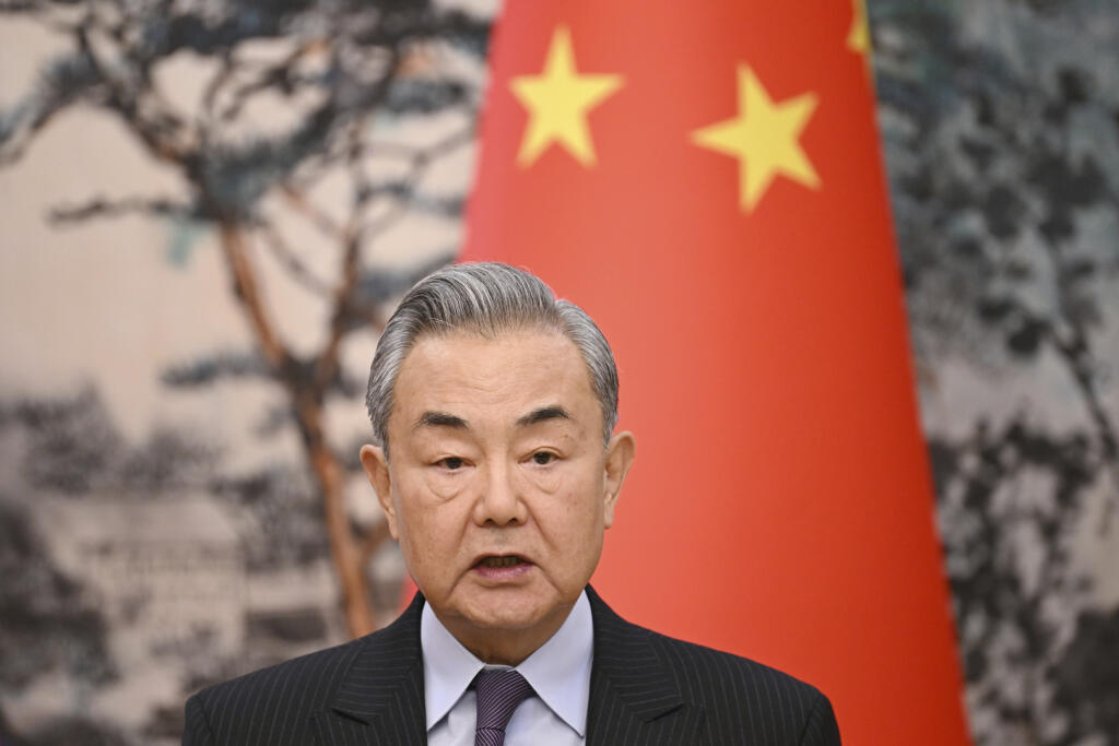 AZ9 Peking - Čínsky minister zahraničných vecí Wang I a jeho francúzsky rezortný kolega Jean-Noel Barrot (nie je na snímke) počas stretnutia v Pekingu 27. marca 2025. FOTO TASR/AP

China's Foreign Minister Wang Yi speaks during a joint briefing with French Foreign Minister Jean-Noel Barrot at the Diaoyutai State Guesthouse in Beijing on Thursday, March 27, 2025. (Greg Baker/Pool Photo via AP)