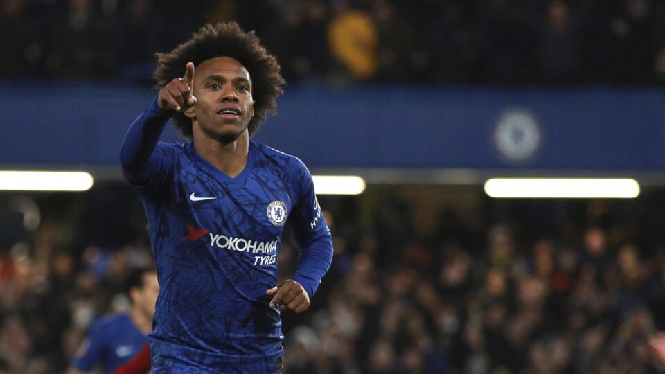 Na snímke hráč Chelsea Willian oslavuje gól počas zápasu 5. kola anglického futbalového FA Cupu Chelsea - Liverpool na štadióne Stamford Bridge v Londýne 3. marca 2020.