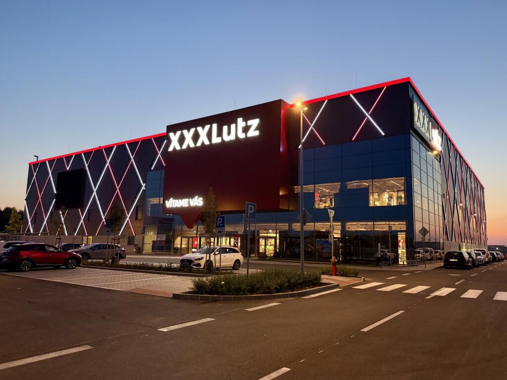 Nový XXXLutz v Nitre prinesie najväčší výber nábytku a doplnkov v regióne.