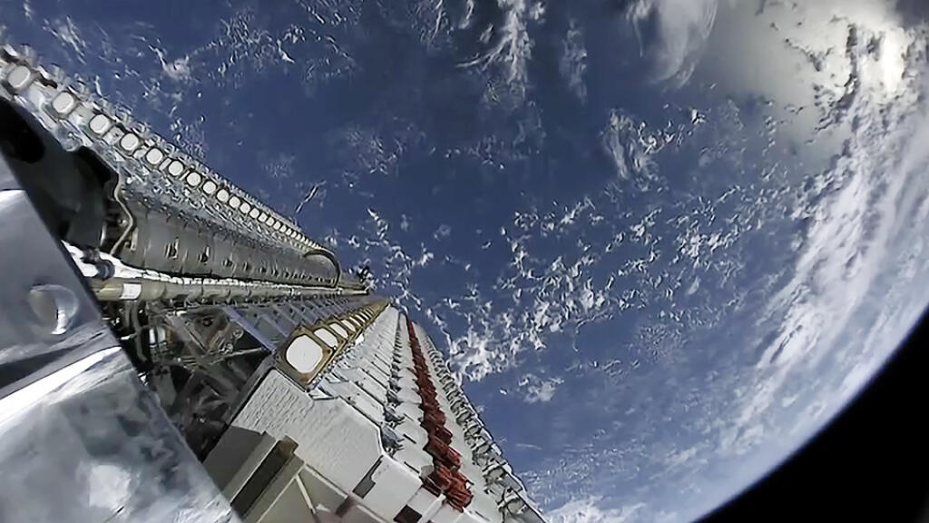„Sú to satelity Starlink od SpaceX,“ uviedol na pravú mieru Pavol.