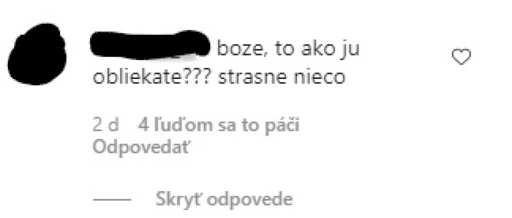 Erike písali, že šaty jej vôbec nepristanú.