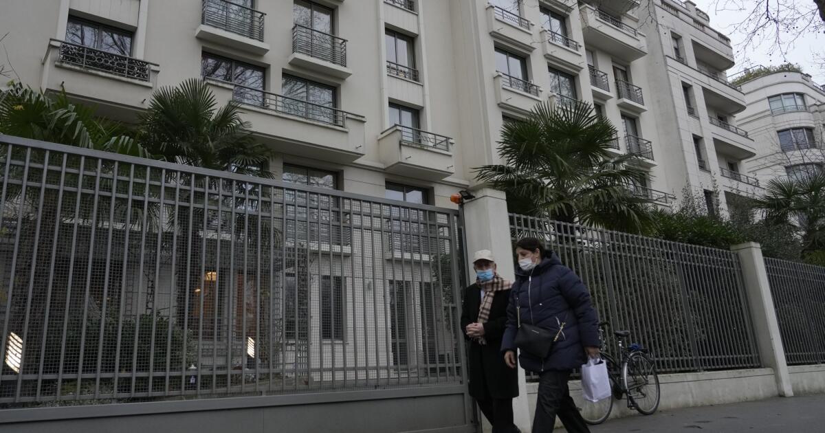 Les Français ébranlés par un scandale autour du livre sur les résidences pour personnes âgées