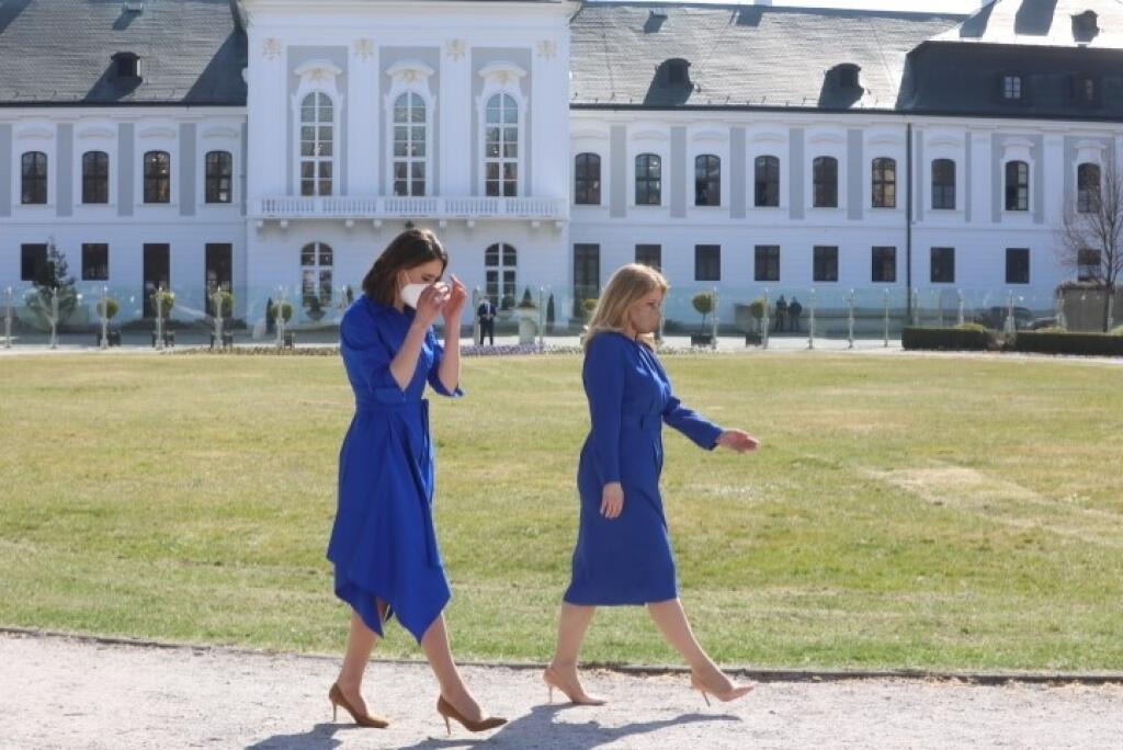 Petra Vlhová a prezidentka Zuzana Čaputová sa spoločne prešli aj po záhrade.