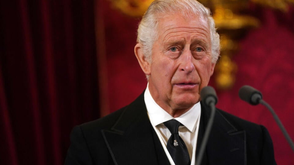 Z princa Charlesa je oficiálne kráľ Karol III.