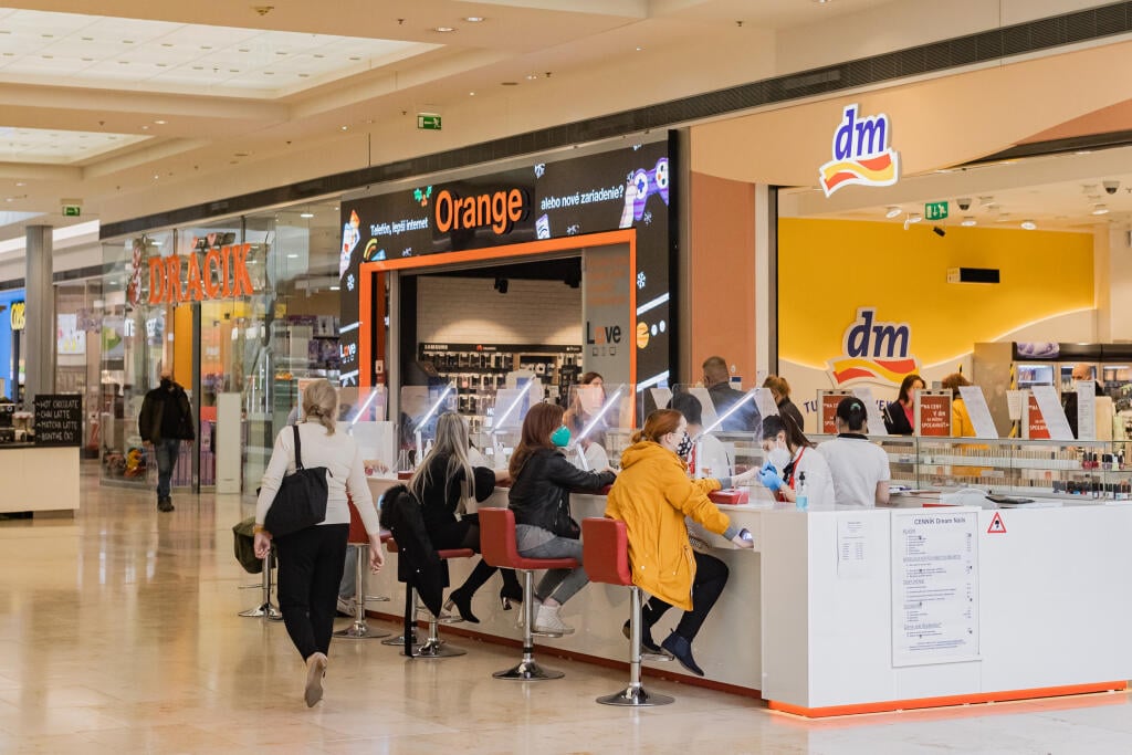 Nákupné centrum Eurovea po čiastočnom uvoľnení opatrení na zabránenie šírenia ochorenia COVID-19.