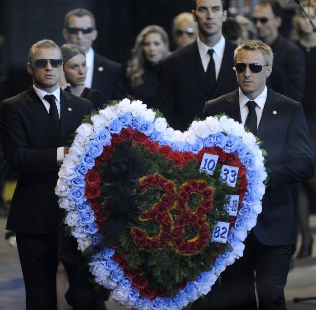Posledná rozlúčka s Pavlom Demitrom na trenčianskom štadióne.