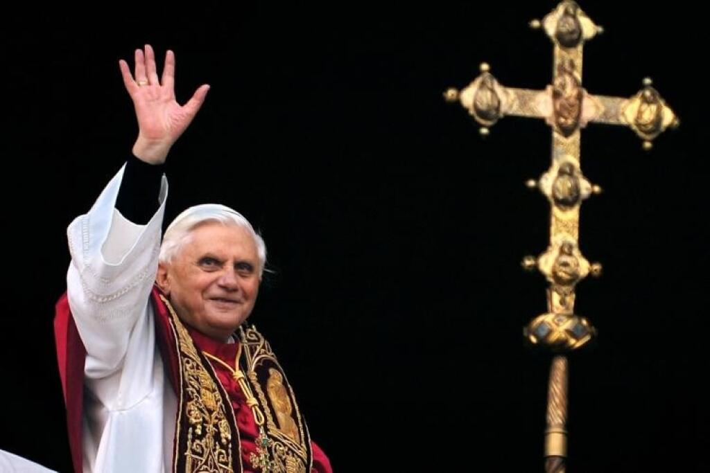 Pápež Benedikt XVI. rezignoval na funkciu