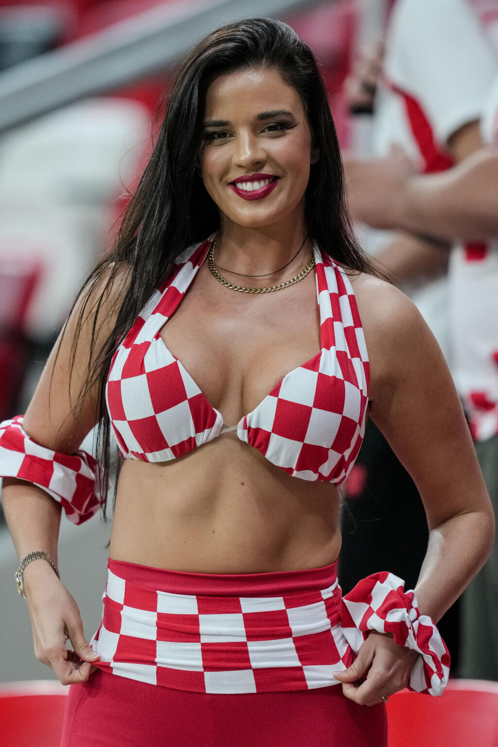 Najväčšiu pozornosť počas zápasu Chorvátsko - Belgicko pútala chorvátska fanúšička Ivana Knoll. Tá si z prísnych katarských pravidiel ohľadom odhaľovania sa ťažkú hlavu nerobila a na tribúne dráždila v poriadne úspornom outfite.