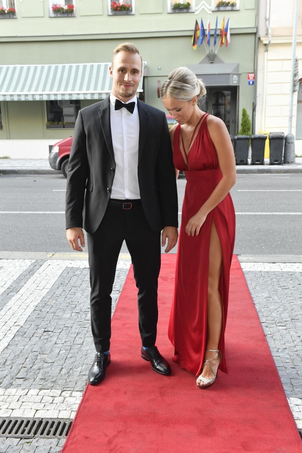 Keď sa Nela objaví na nejakej spoločenskej akcii, je viac než isté, že bude pútať pozornosť. Na českej Miss pred tromi rokmi nechtiac odhalila rozkrok.