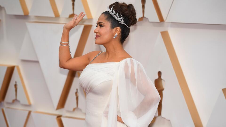 Salma Hayek v šatách značky Gucci bola kráľovnou večera, aj keď o Oscara nebojovala.