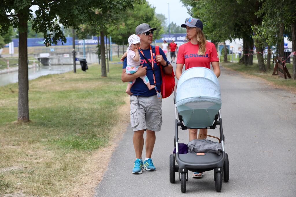 Slovenská kajakárka Jana Dukátová dopriala svojej dcérke Lívii naozaj parádny kočiar. Je od značky Stokke Xplory a jeho hodnota je medzi 200-300 eur.