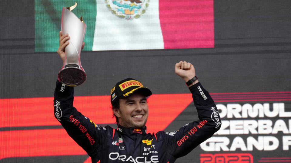 EBE 17 Baku - Mexický pretekár Sergio Perez z tímu Red Bull vyhral Veľkú cenu Azerbajdžanu seriálu MS formuly 1 na mestskom okruhu v Baku v nedeľu 30. apríla 2023. FOTO TASR/AP