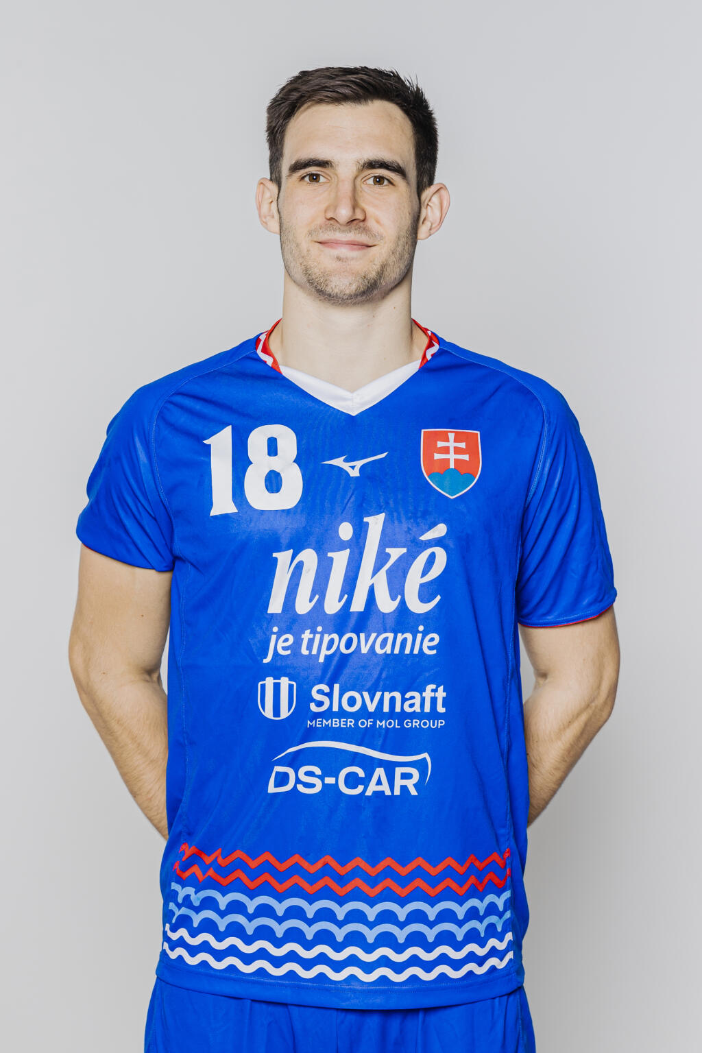 Jakub Prokop randí s volejbalovou reprezentantkou Karolínou Fričovou.