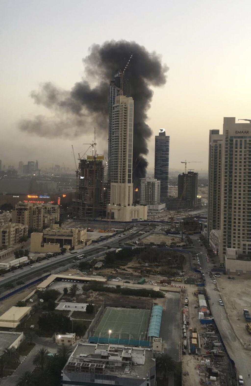 Бурдж халифа горит новости. Бурдж Халифа пожар. Бурдж-Халифа Дубай пожар. Пожар в Бурдж Халифа 2020. Пожар в Дубай Молл.
