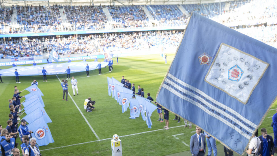 Derniéra ako sa na šampióna patrí. Zápasom so Sereďou sa Slovan rozlúčil so sezónou 2018/2019 a bolo sa na čo pozerať.