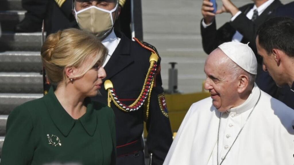 Nádhernú brošňu vyrobila pre prezidentku umelecká šperkárka Nataša Štefunková.