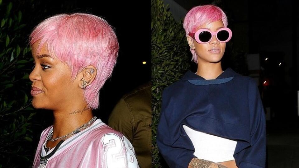 Dokonale zladená! Rihanna nosí ružovú farbu aj na nechtoch a očiach.