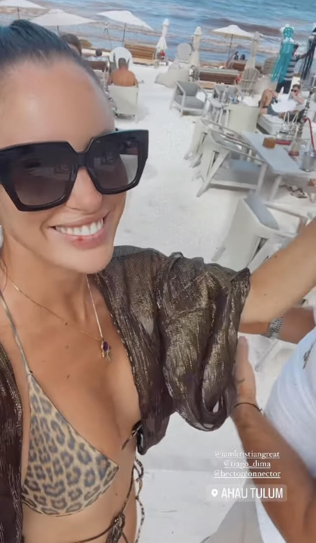 Javorčeková to rozbalila vo veľkom štýle a hotoví sú z toho aj jej fanúšikovia. Sexi dračica sa navyše opäť predviedla polonahá.