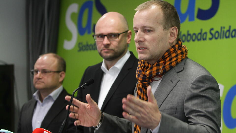 Jozef Mihal, Richard Sulik a Boris Kollar po neformalnom stretnuti v liberalnom dome.