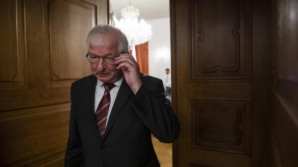 Na snímke nový predseda Súdnej rady SR Ján Mazák prichádza pred novinárov počas 9. zasadnutia Súdnej rady SR v Bratislave 29. júna 2020. FOTO TASR - Jaroslav Novák