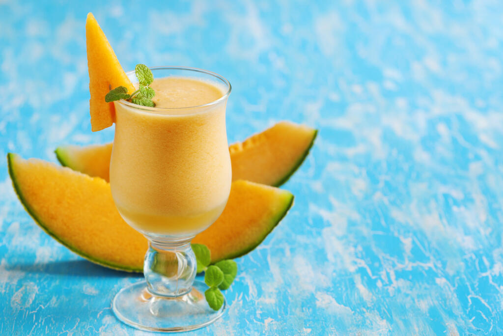 Melon,Drink,In,Glasses,With,Slices,Of,Melon,And,Mint.