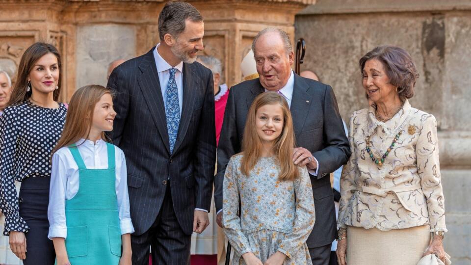 ZAVARIL IM Kráľove škandály spôsobujú problémy nielen jeho manželke Žofii, ale najmä synovi, súčasnému panovníkovi Filipovi VI. a jeho rodine.