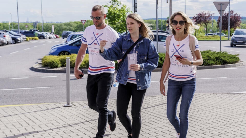 Domáci šampionát si nemohol nechať ujsť! Marián Gáborík v piatok pricestoval s manželkou Ivanou na Slovensko a v týchto chvíľach sa už pripravuje na druhý duel slovenských hokejistov proti reprezentantom Fínska.