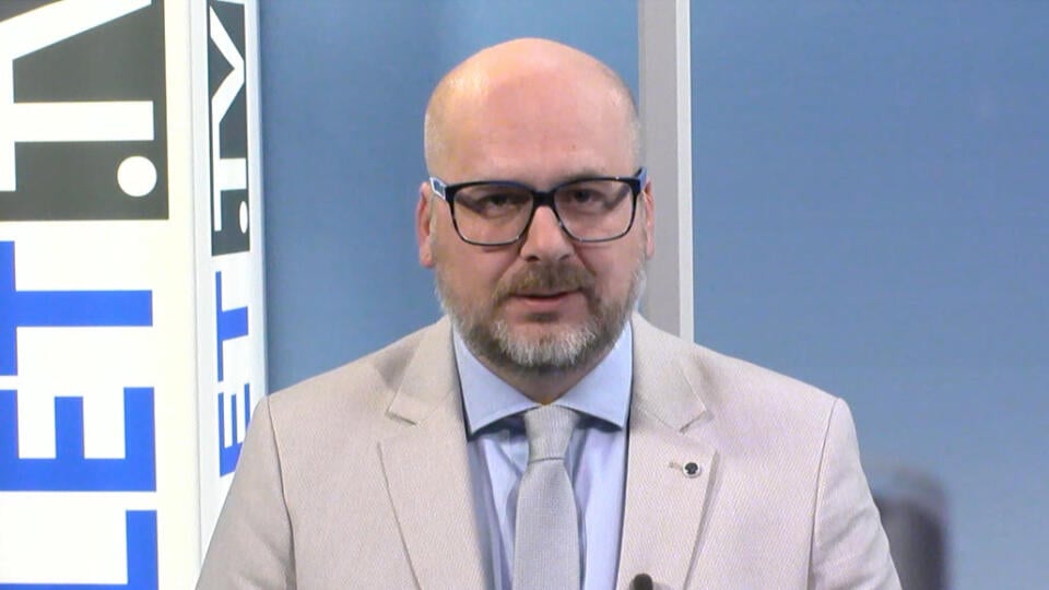 Tlačová agentúra Slovenskej republiky (TASR) poskytne väčší priestor informáciám o dianí v slovenských mestách a obciach aj prostredníctvom novej televíznej relácie Samospráva tu a teraz. Témami diskusných relácií, ktoré budú vysielané s dvojtýždňovou periodicitou v televízii Tablet.TV, budú problémy samospráv, ale predovšetkým ich úspešné riešenia. Na snímke ústredný riaditeľ Kancelárie Združenia miest a obcí Slovenska (ZMOS) Michal Kaliňák. FOTO TASR