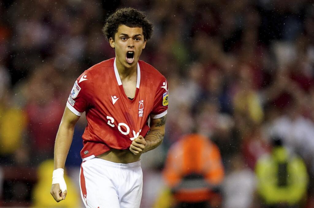 Johnson sa teší po úspešnej penalte v jedenástkovom rozstrele semifinále play off proti Sheffieldu.