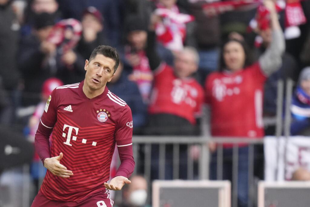 Španielsky futbalový klub FC Barcelona dementoval informácie, že absolvoval rokovanie s agentom poľského útočníka Roberta Lewandowského z Bayernu Mníchov o možnom prestupe.