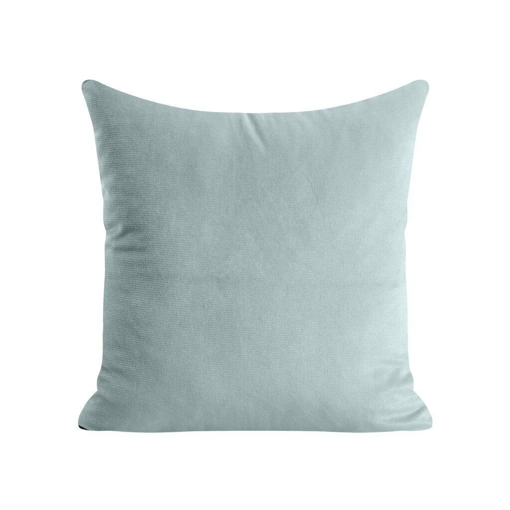 3. Svetlomodrá dekoračná obliečka, www.olashop.sk, 4,90 €