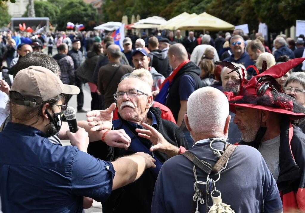 Na snímke protest aktivistov na Hlavnej ulici v Košiciach 1. septembra 2021. FOTO TASR - Roman Hanc
