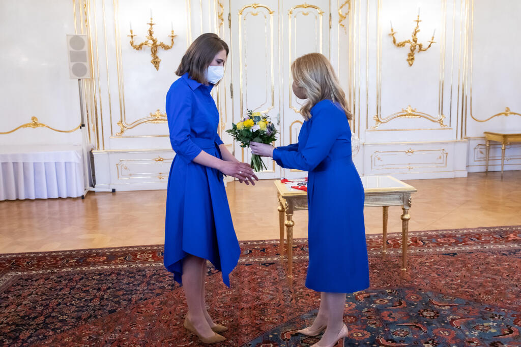 Vlhová je známa aj tým, že si nepotrpí na luxus, čo sa ukázalo aj tentoraz. Hoci šaty na prvý pohľad vyzerali na jednotku a draho, ich cena mnohých prekvapí.