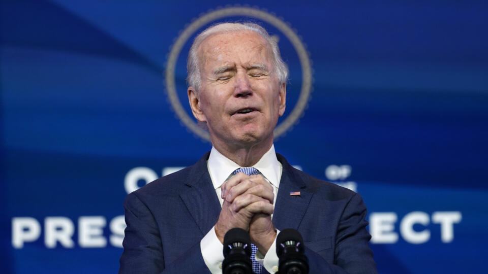 KK17 Wilmington - Novozvolený americký prezident Joe Biden hovorí 6. januára 2021 vo Wilmingtone. Novozvolený americký prezident Joe Biden v stredu odsúdil napadnutie budovy Kongresu a vyzval prezidenta Donalda Trumpa, aby vyzval svojich priaznivcov, aby ukončili násilie. Sídlo amerického Kongresu v hlavnom meste Washington v stredu uzavreli počas zasadnutia členov oboch jeho komôr po tom, ako sa stúpenci prezidenta Donalda Trumpa dostali do zrážok s políciou a pokúsili vniknúť do budovy. Senát